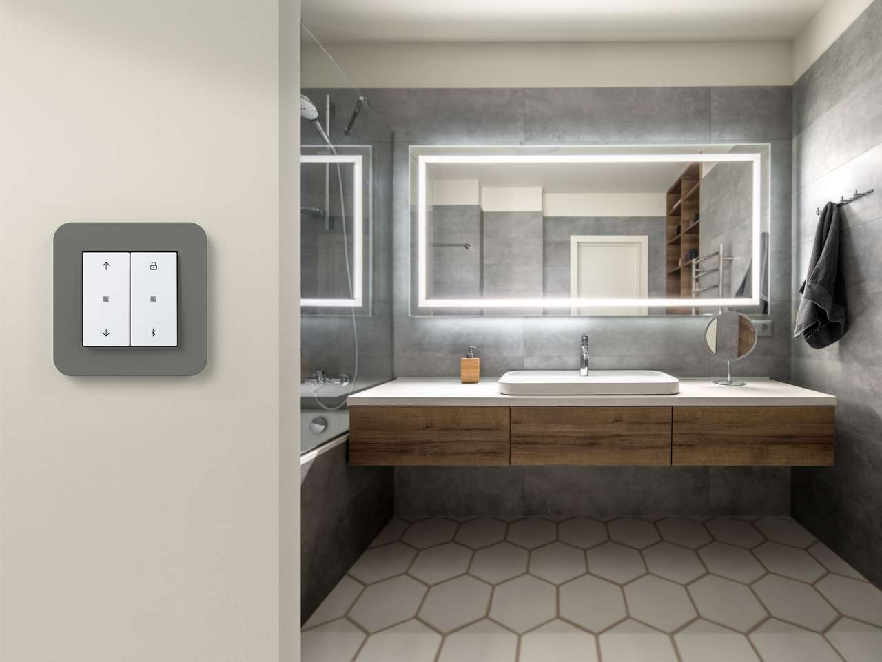 E3_Schaltuhr-Bluetooth_dklGrauRwg_Milieu-Bad_207207